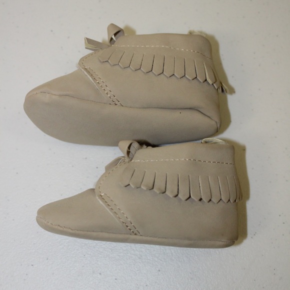 Child of Mine Made By Carter’s 0-3 Months Moccasins Beige inside Fur - Picture 6 of 7